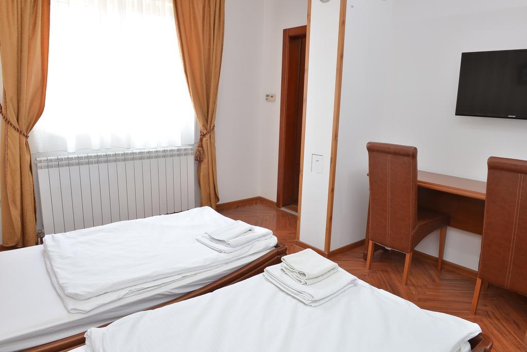Apartment And Rooms In Club Indija Εξωτερικό φωτογραφία