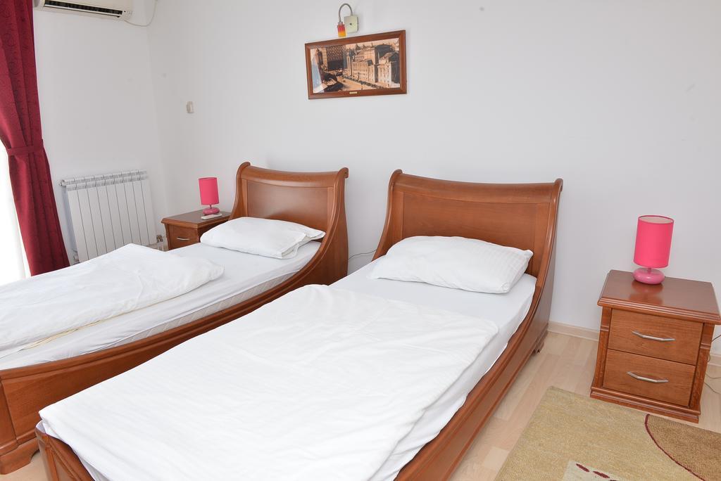 Apartment And Rooms In Club Indija Εξωτερικό φωτογραφία