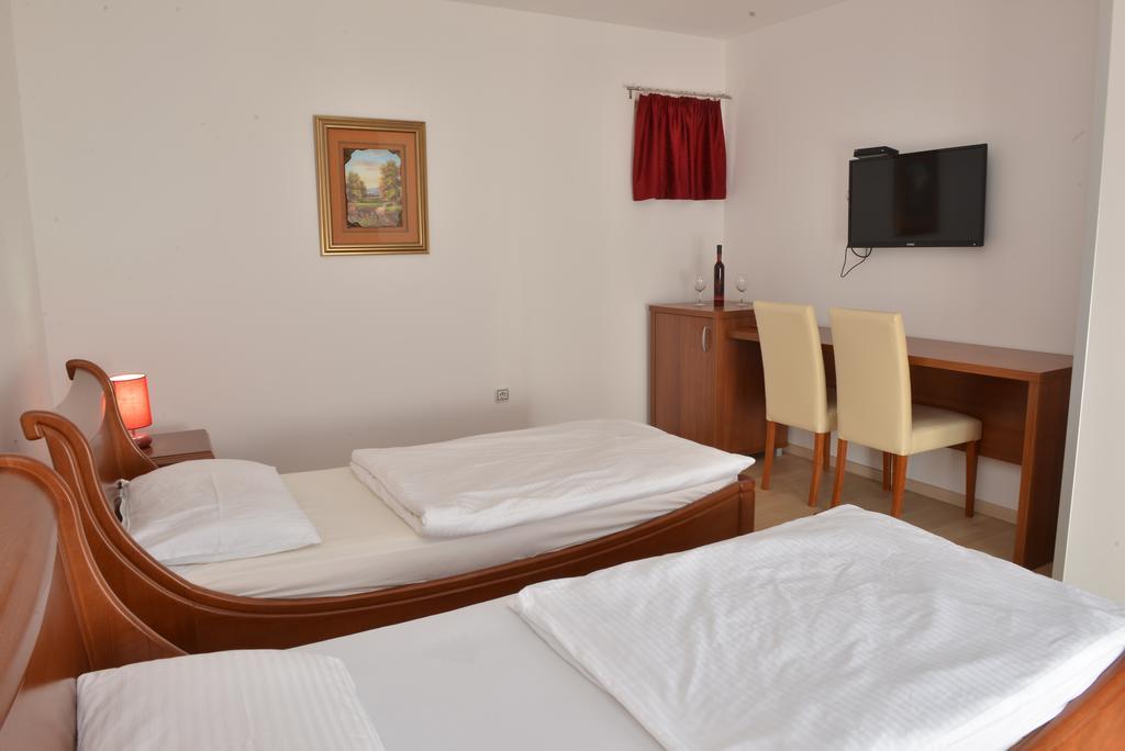 Apartment And Rooms In Club Indija Εξωτερικό φωτογραφία