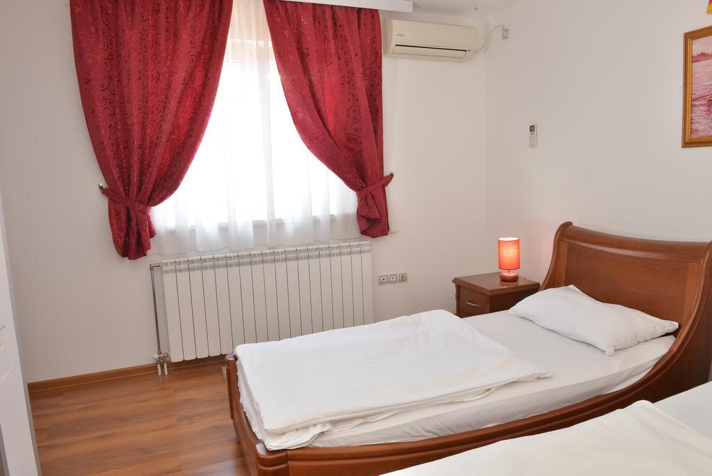 Apartment And Rooms In Club Indija Εξωτερικό φωτογραφία