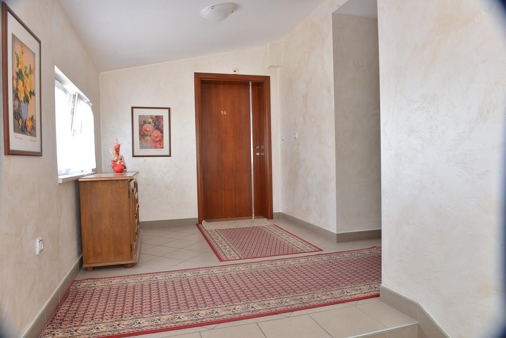 Apartment And Rooms In Club Indija Εξωτερικό φωτογραφία