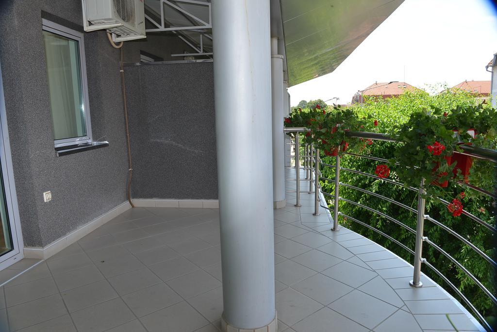 Apartment And Rooms In Club Indija Εξωτερικό φωτογραφία