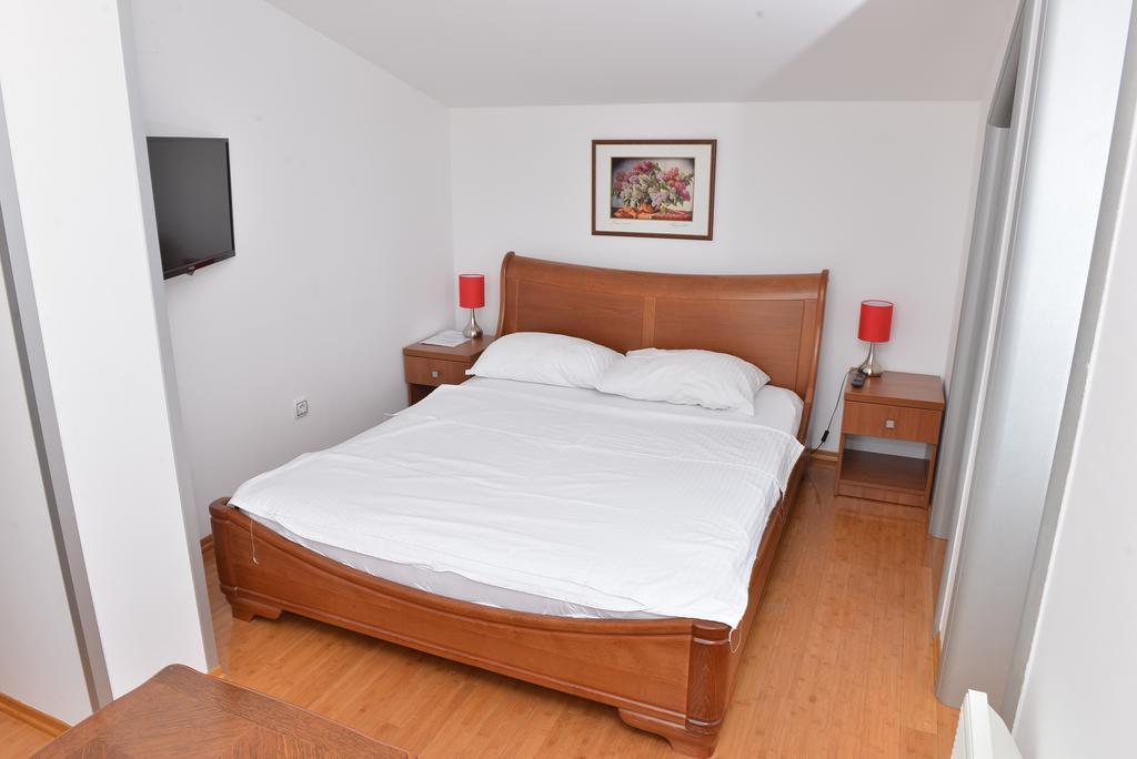Apartment And Rooms In Club Indija Εξωτερικό φωτογραφία